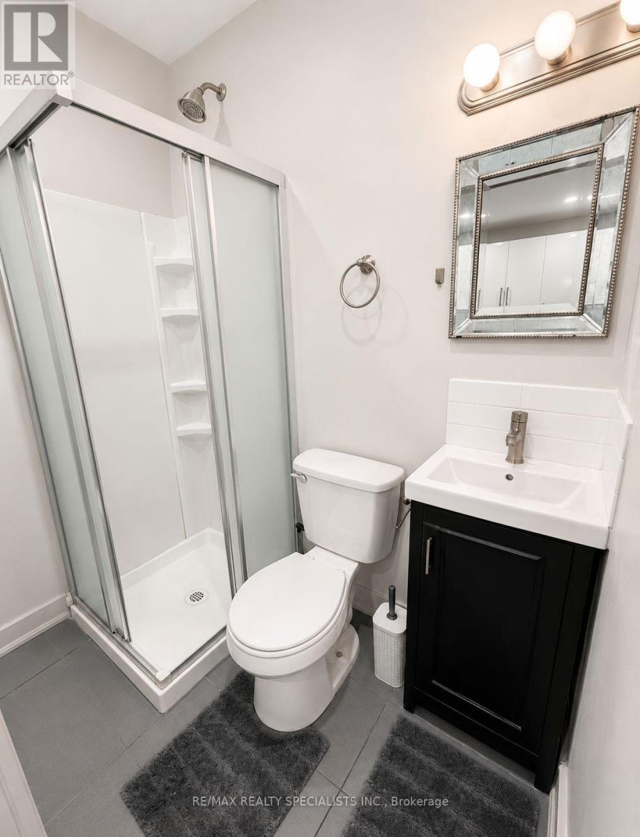 1659 Gerrard Street E Property Photo 29