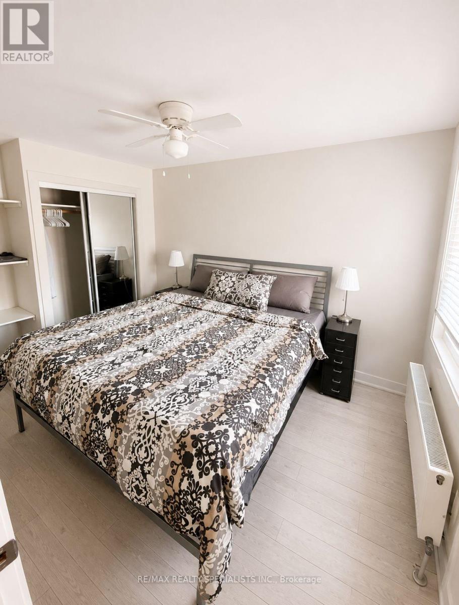 1659 Gerrard Street E Property Photo 32
