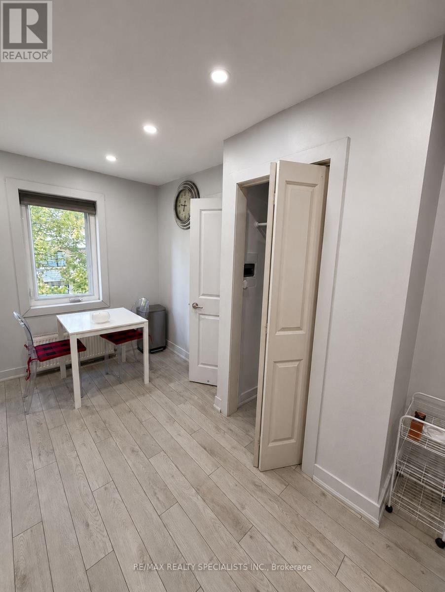 1659 Gerrard Street E Property Photo 37