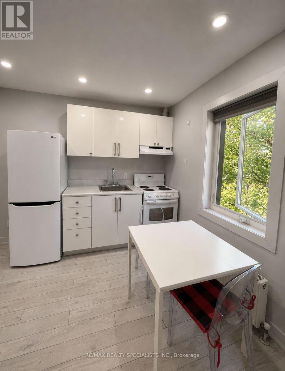1659 Gerrard Street E Property Photo 38