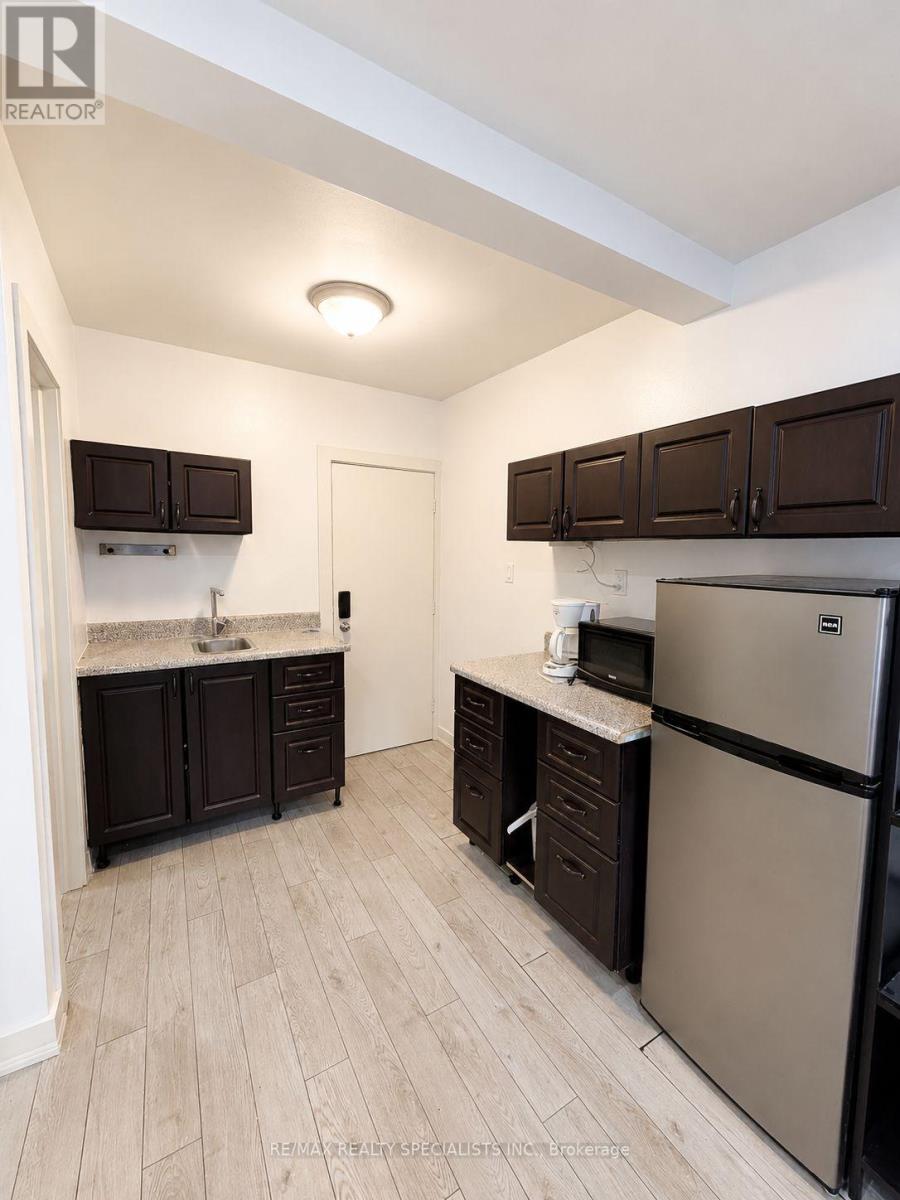 1659 Gerrard Street E Property Photo 40