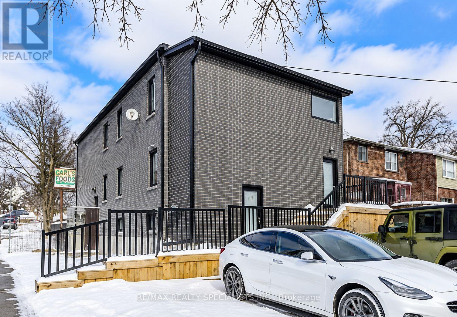 1659 Gerrard Street E Property Photo 46
