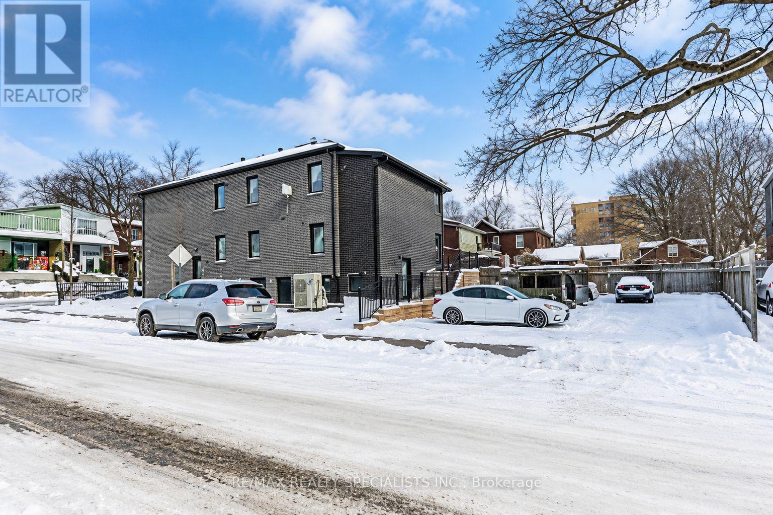 1659 Gerrard Street E Property Photo 47