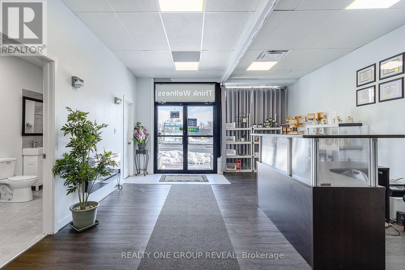 524 Simcoe Street S Property Photo 2