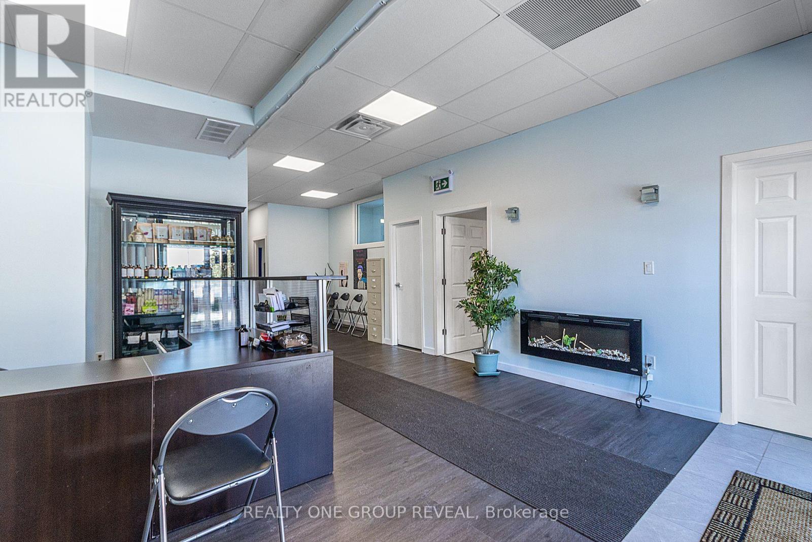 524 Simcoe Street S Property Photo 4