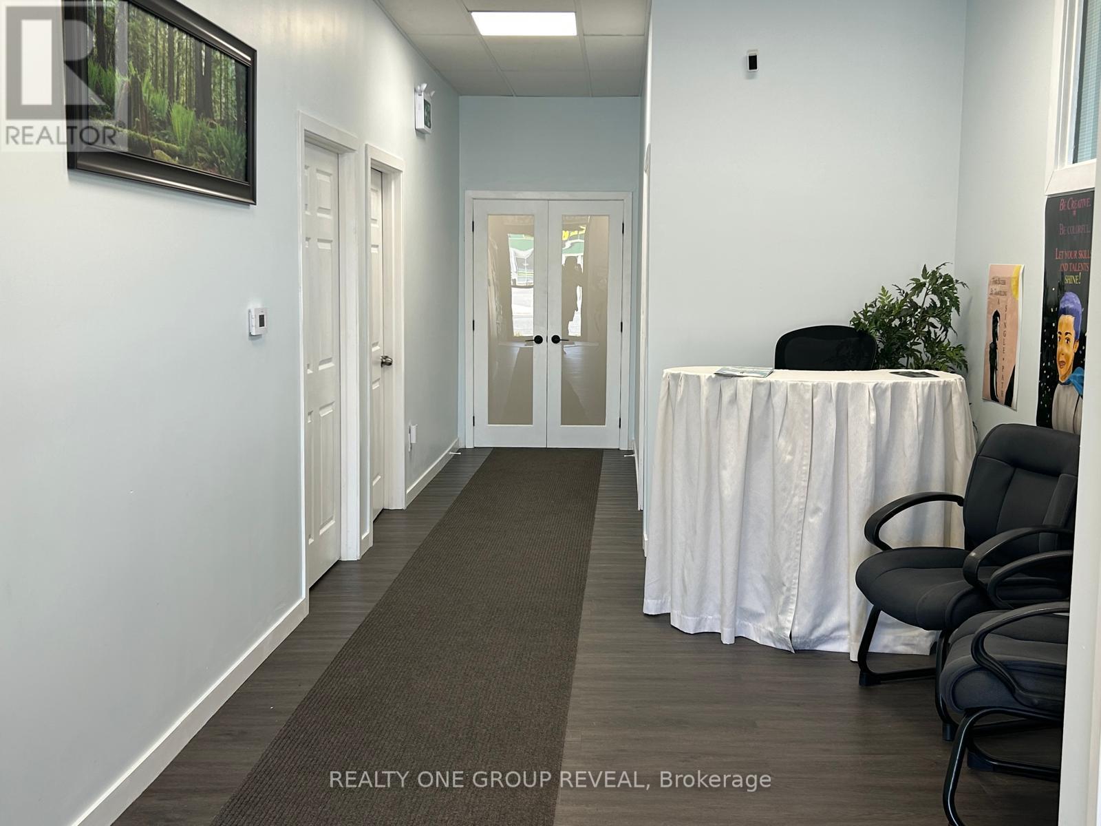 524 Simcoe Street S Property Photo 5