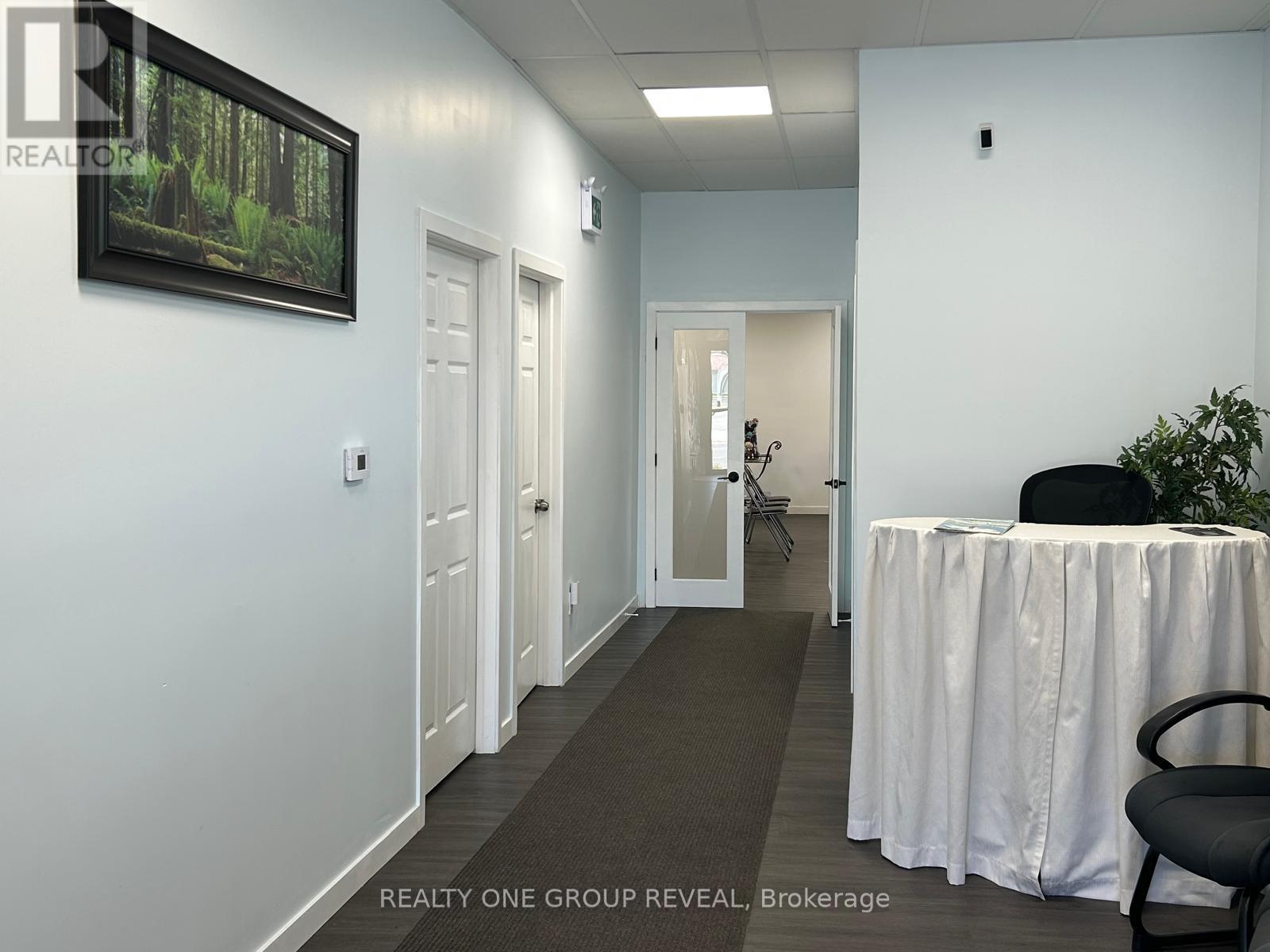 524 Simcoe Street S Property Photo 6