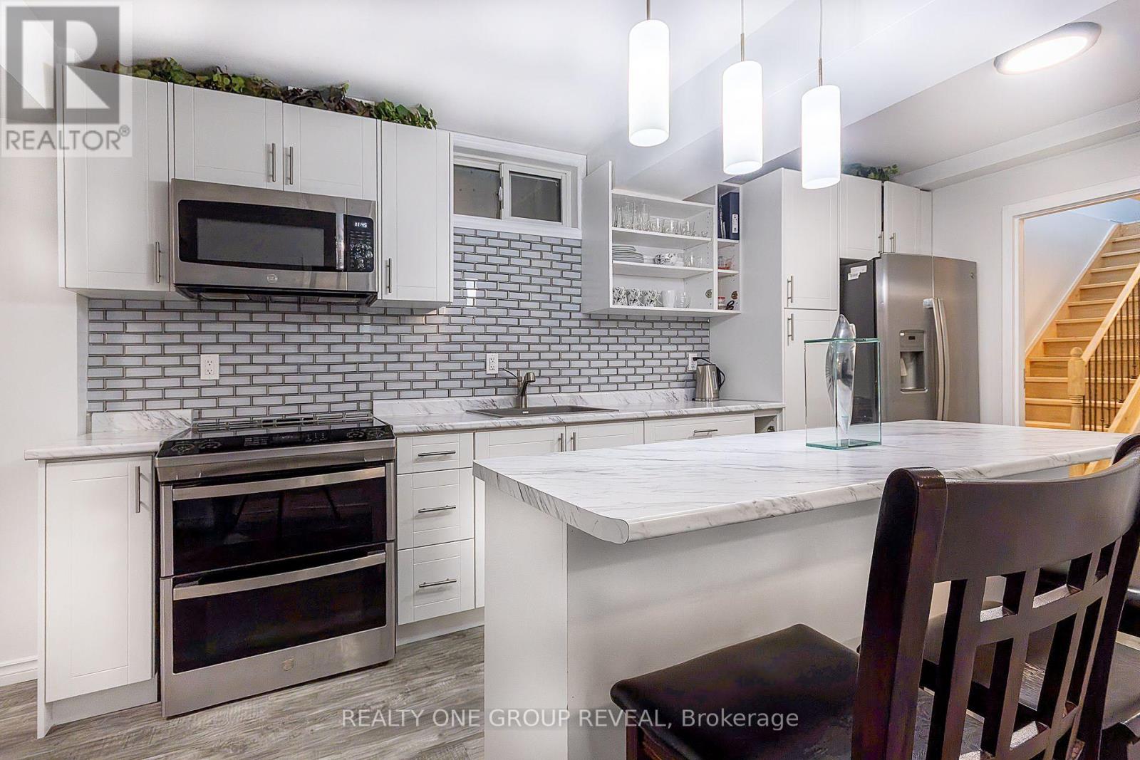 524 Simcoe Street S Property Photo 11