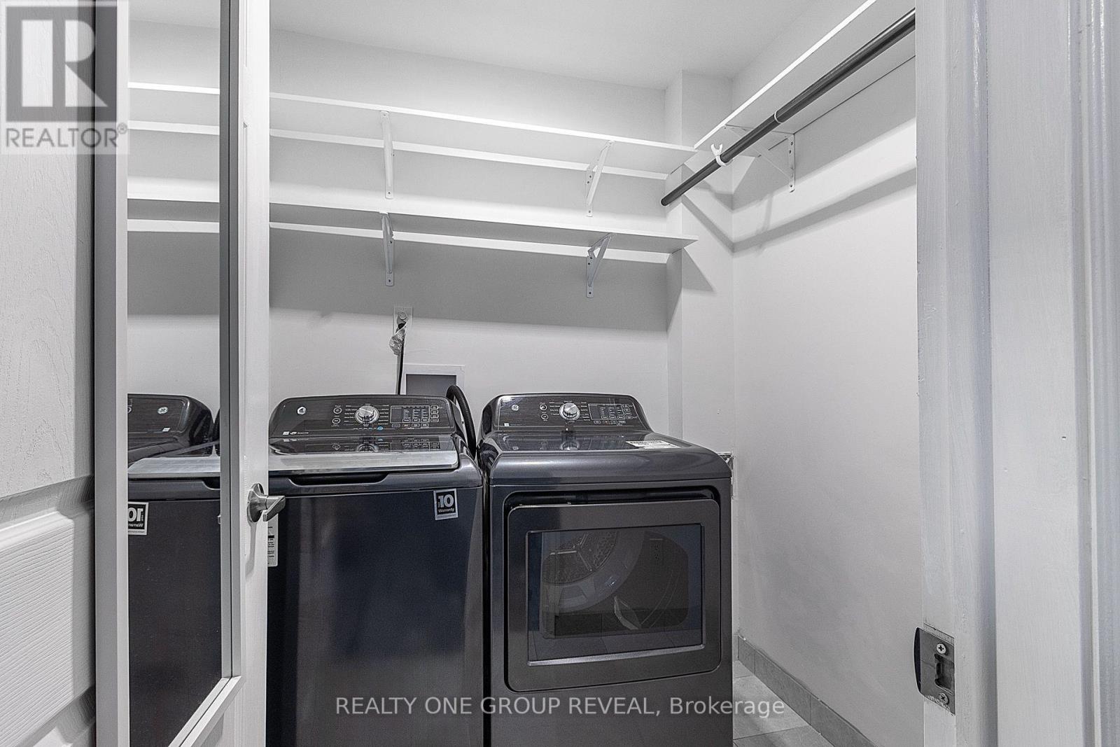 524 Simcoe Street S Property Photo 15