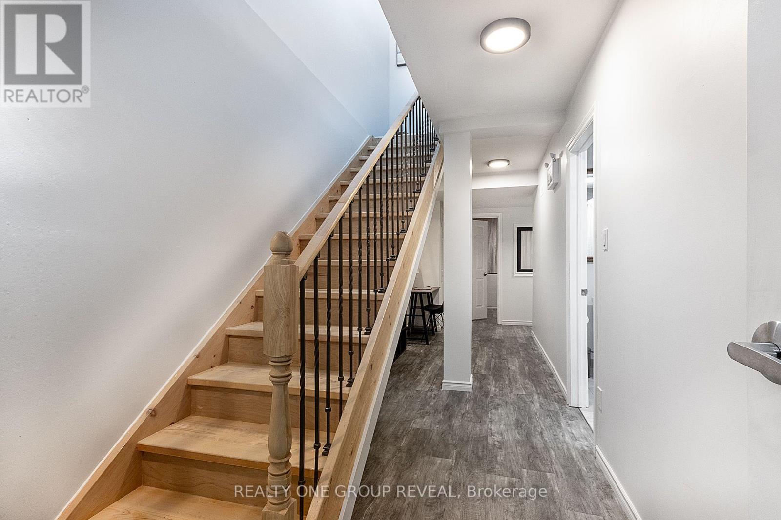 524 Simcoe Street S Property Photo 20