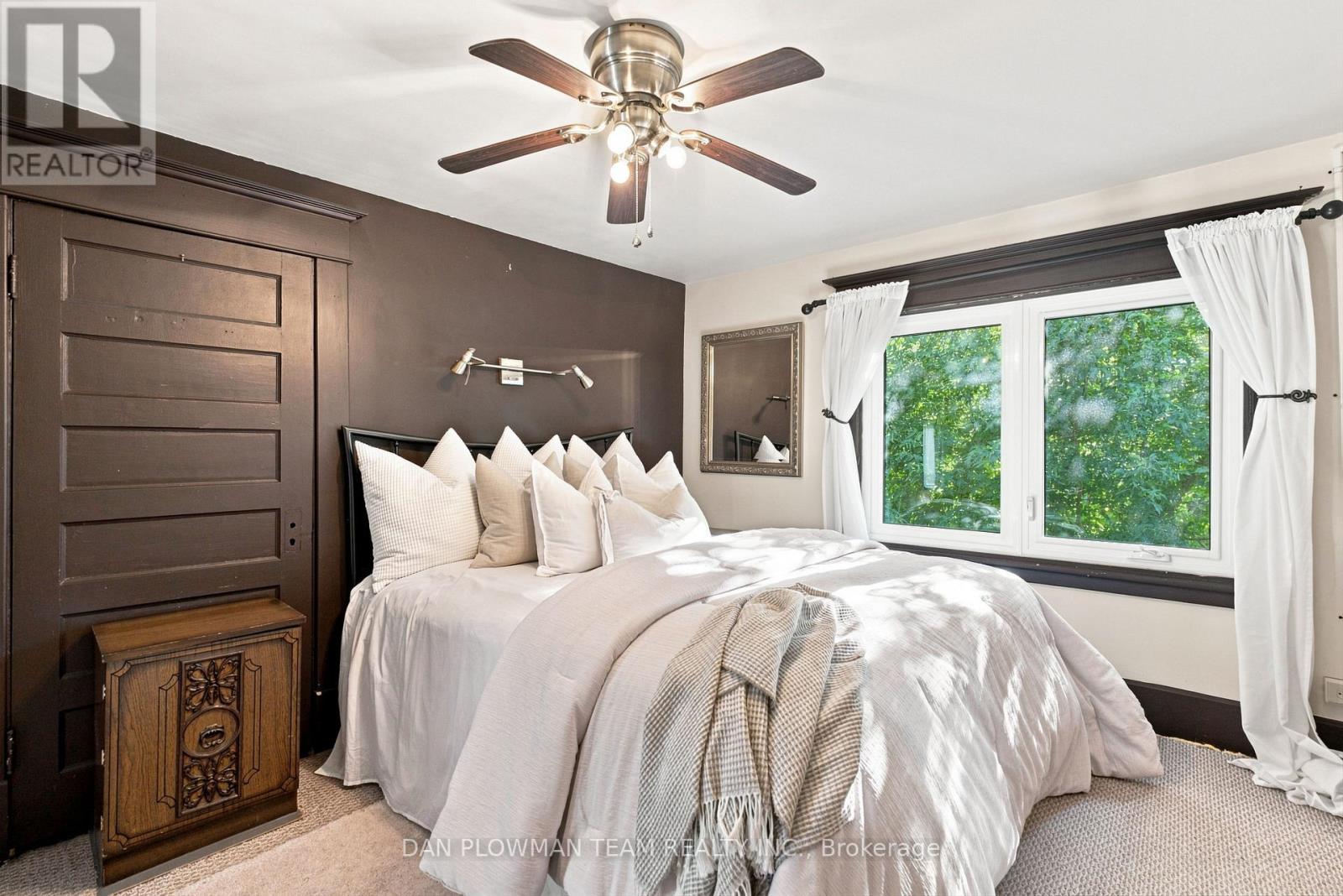 519 Kingston Road W Property Photo 33