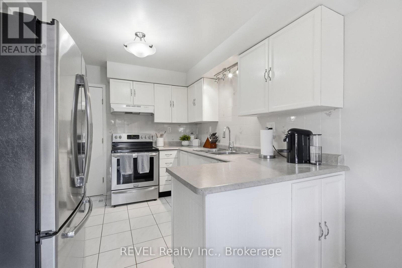 1298 Pinehurst Avenue Property Photo 11