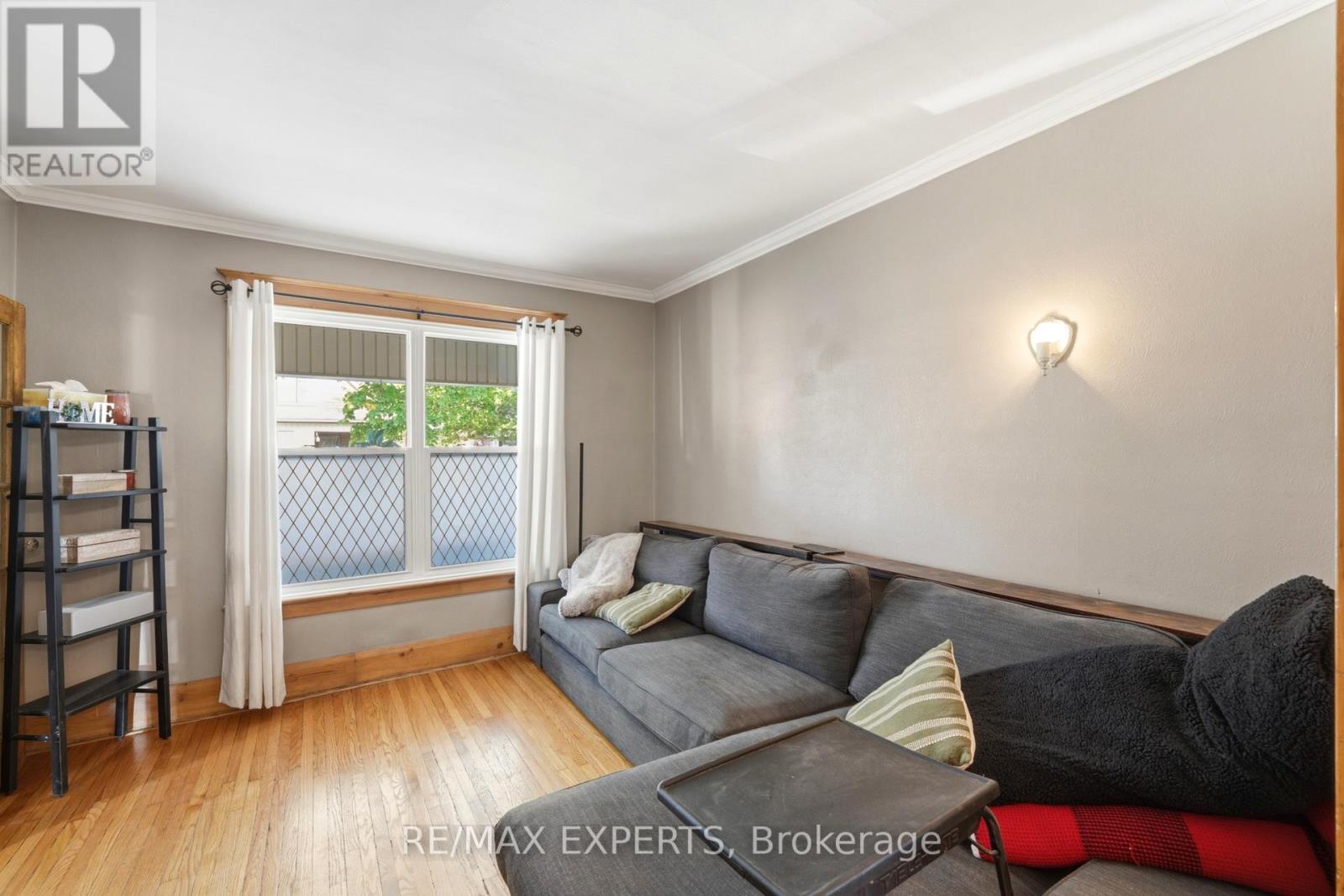 18 Rowe Street Property Photo 10