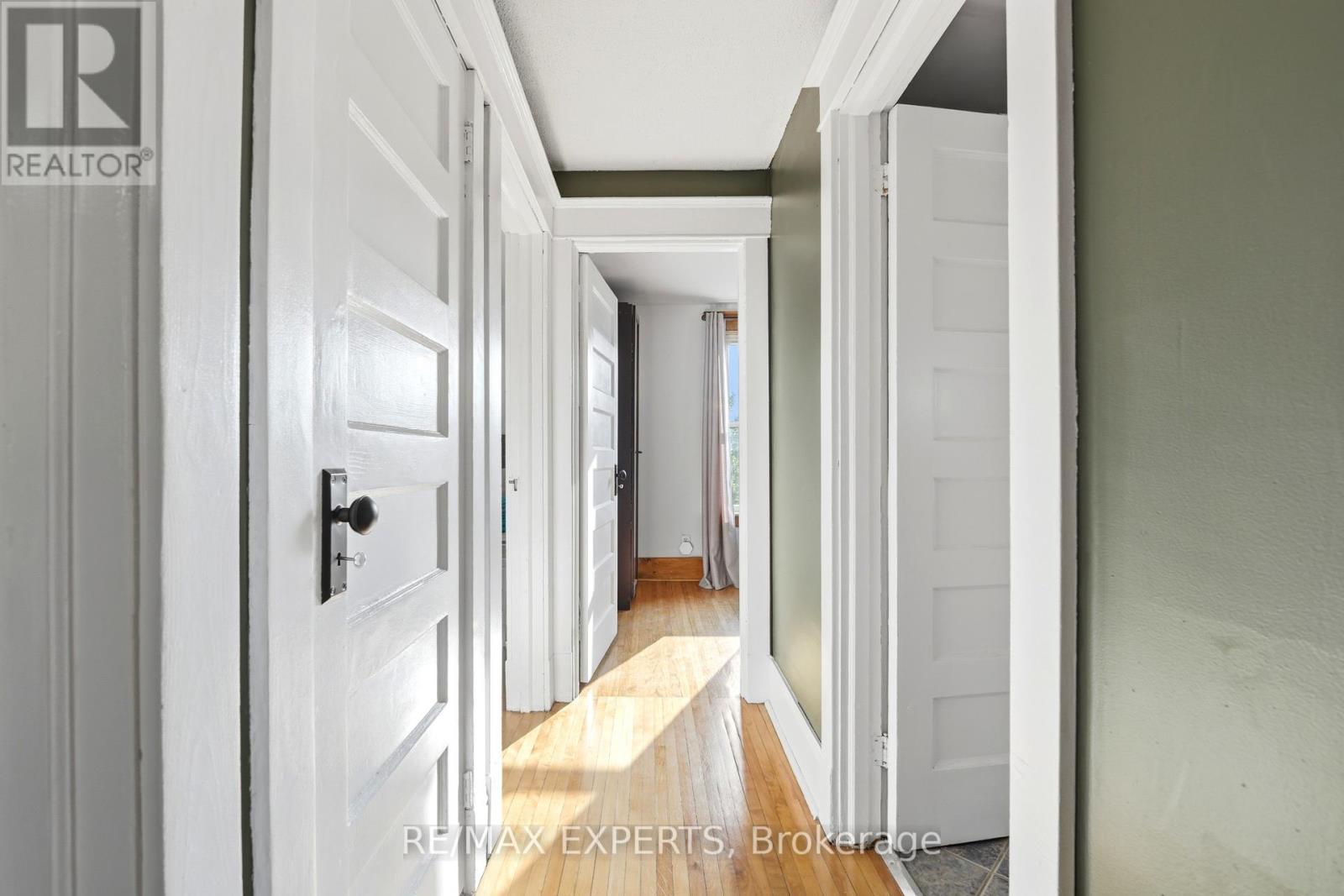 18 Rowe Street Property Photo 21