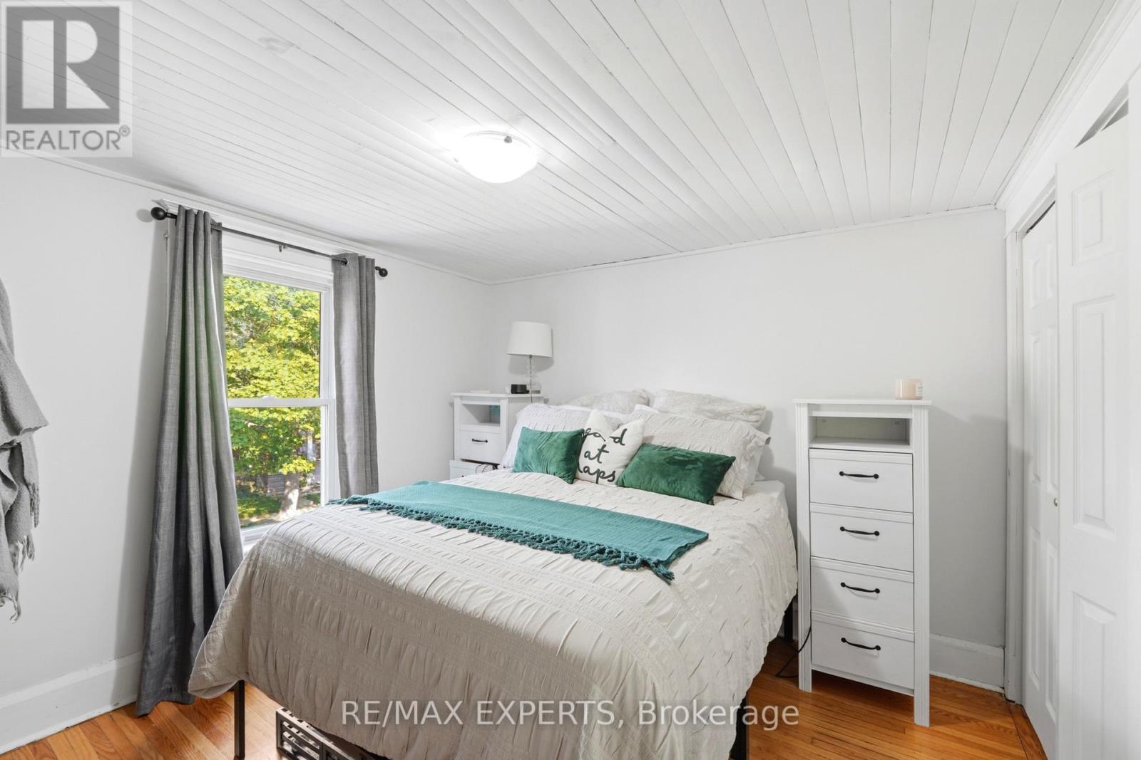 18 Rowe Street Property Photo 22
