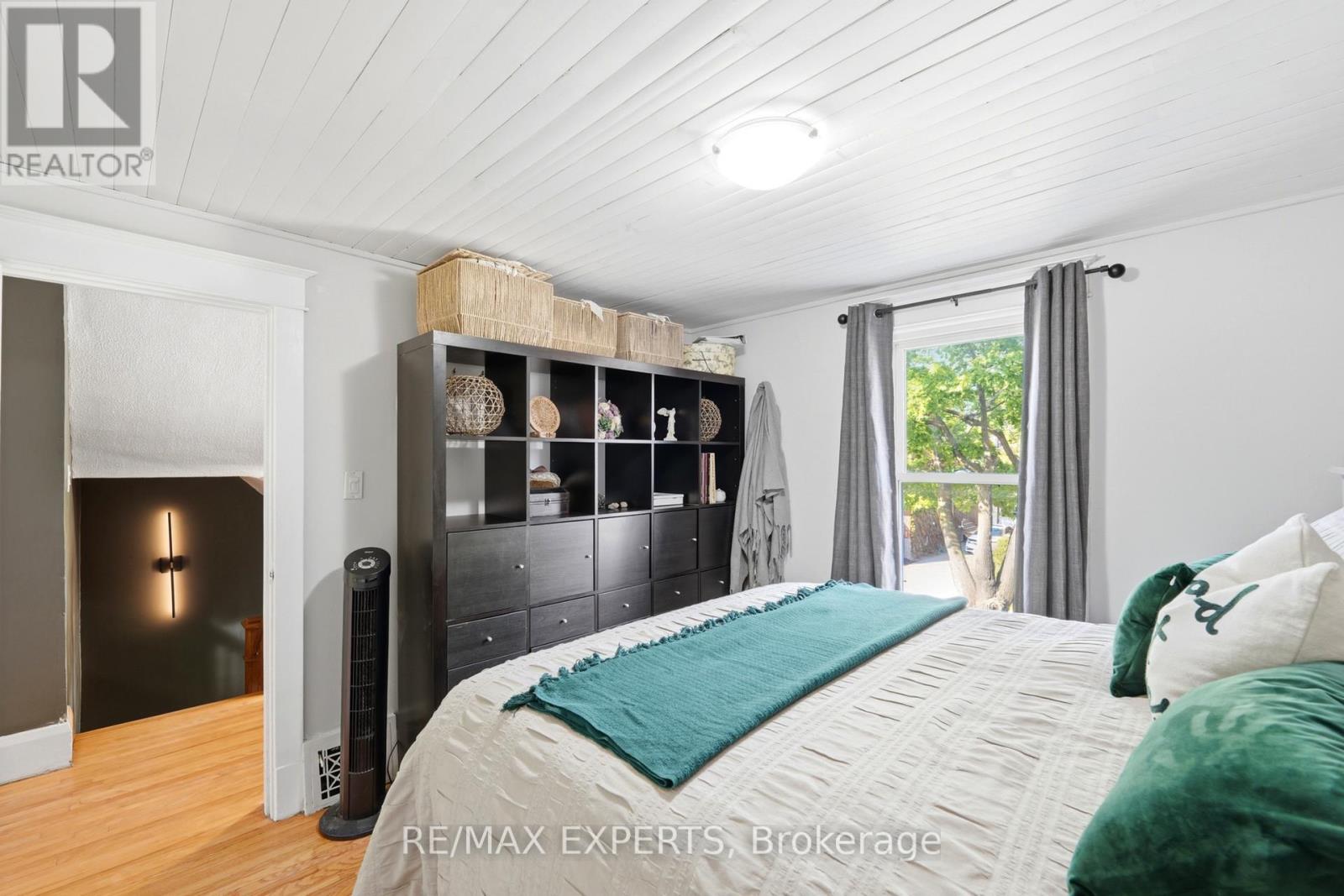 18 Rowe Street Property Photo 23
