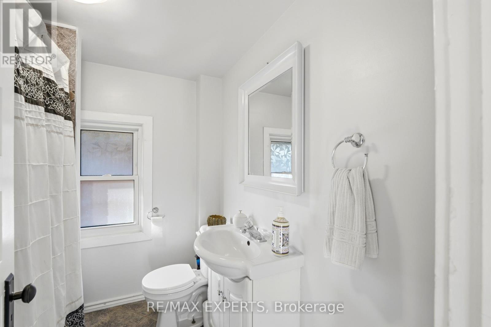 18 Rowe Street Property Photo 24