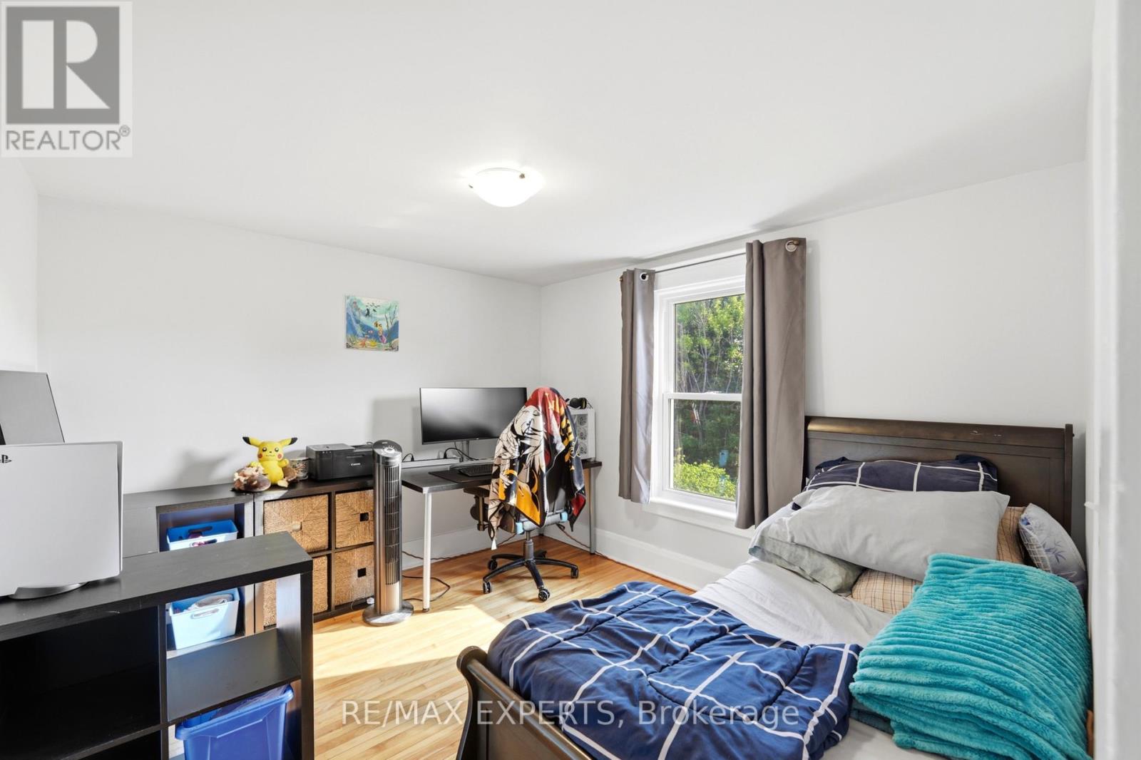 18 Rowe Street Property Photo 25