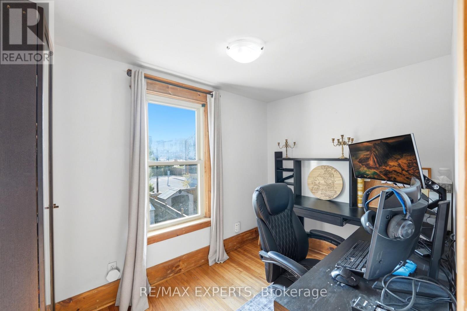 18 Rowe Street Property Photo 27