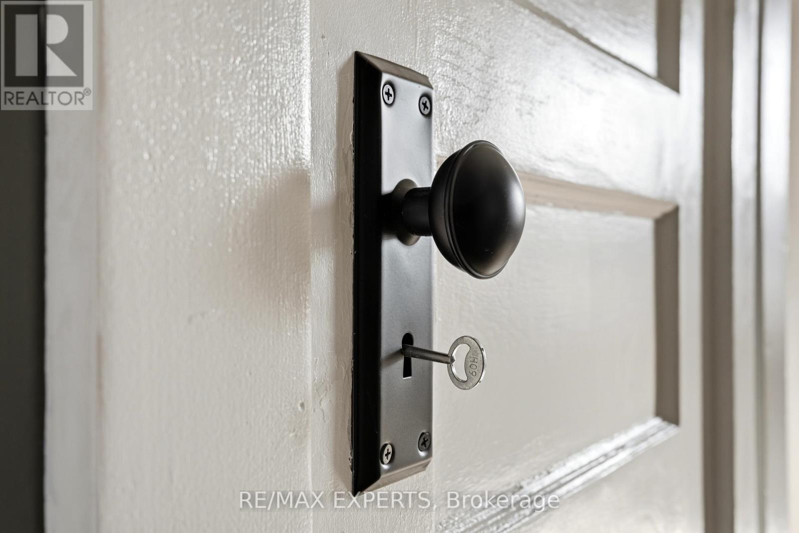 18 Rowe Street Property Photo 30