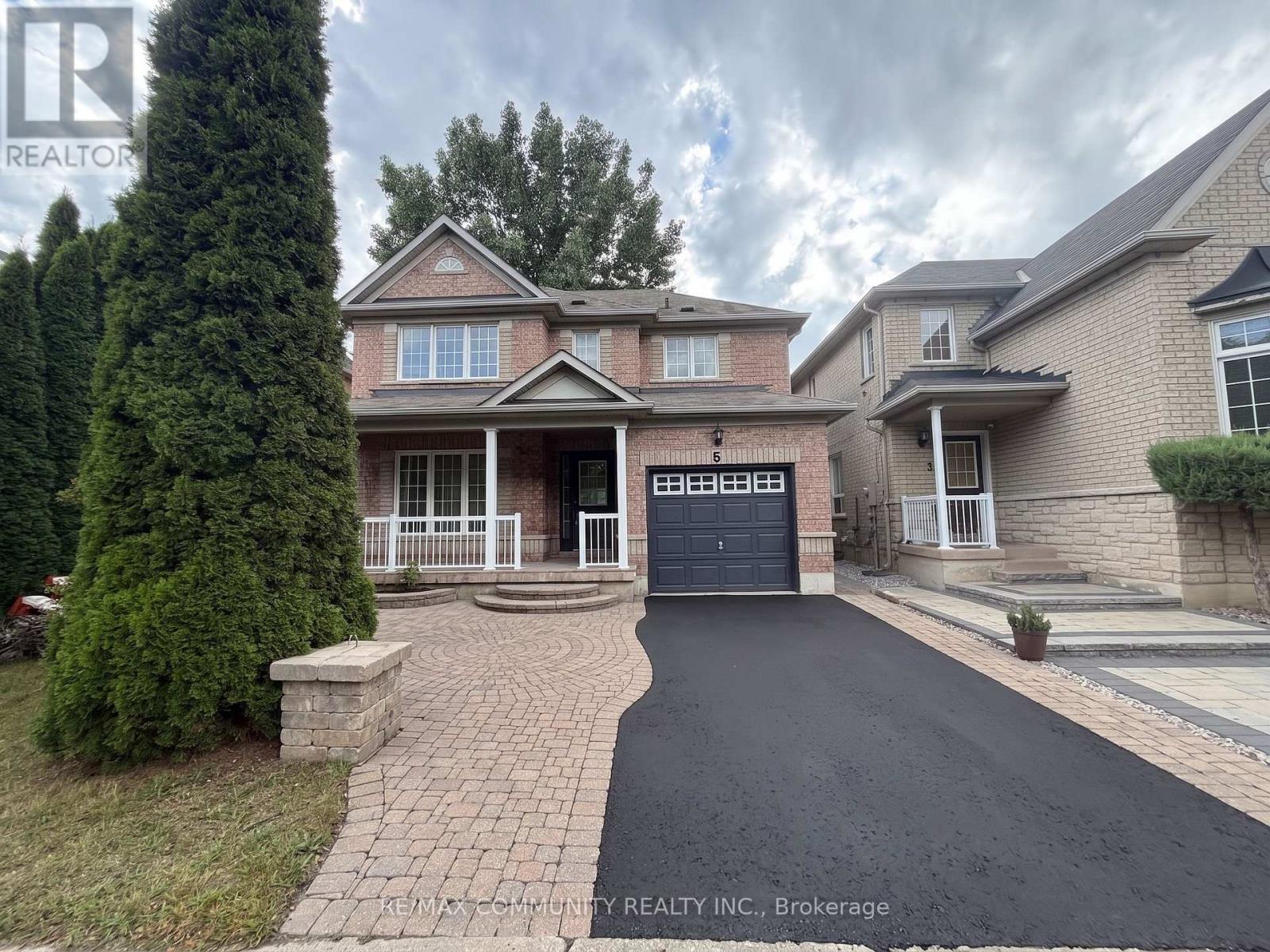 5 CANOE CRESCENT Property Photo 1