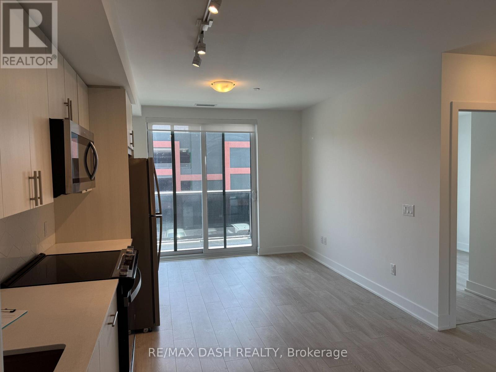 824 - 2545 Simcoe Street N Property Photo 4