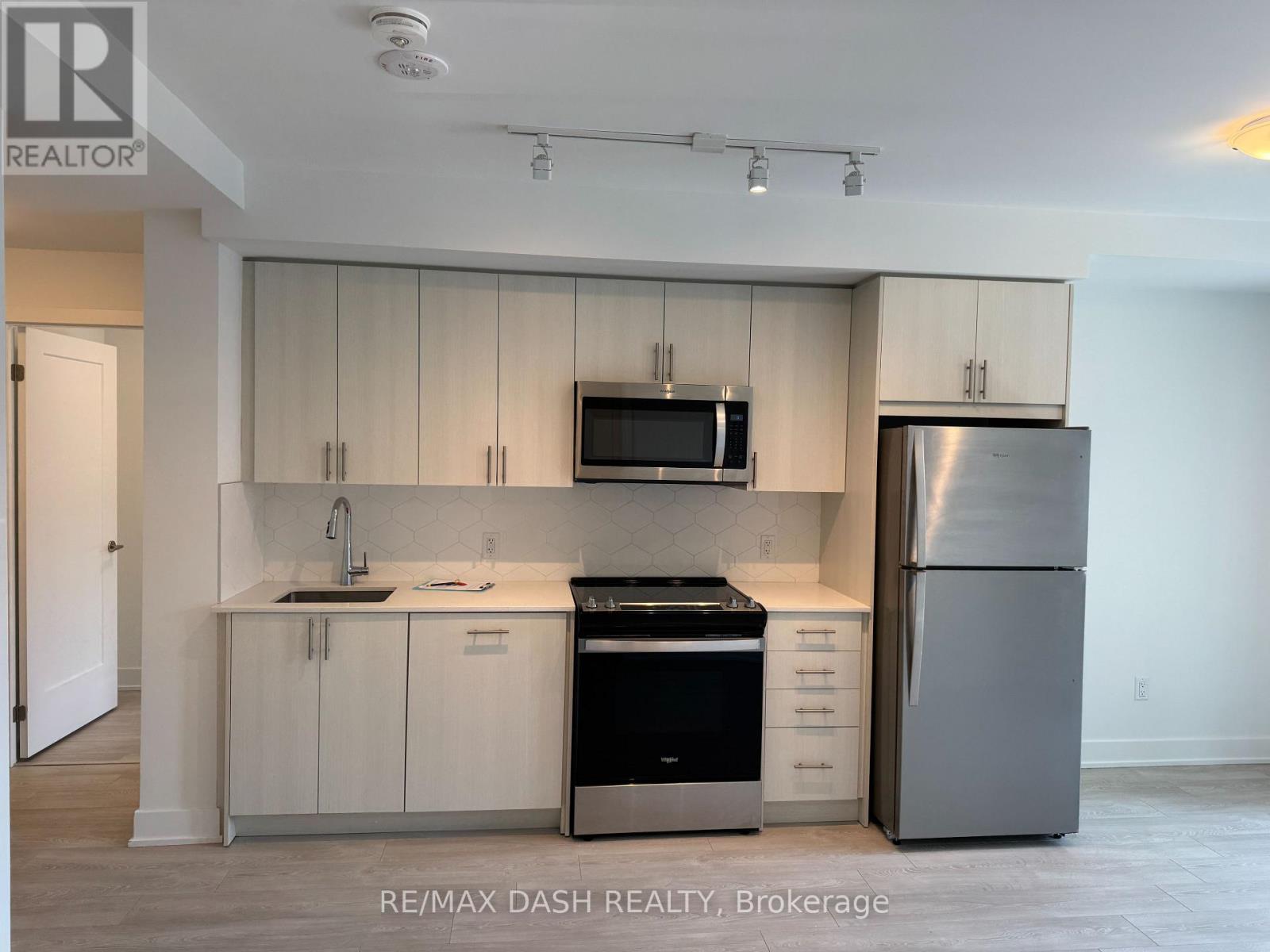 824 - 2545 Simcoe Street N Property Photo 8