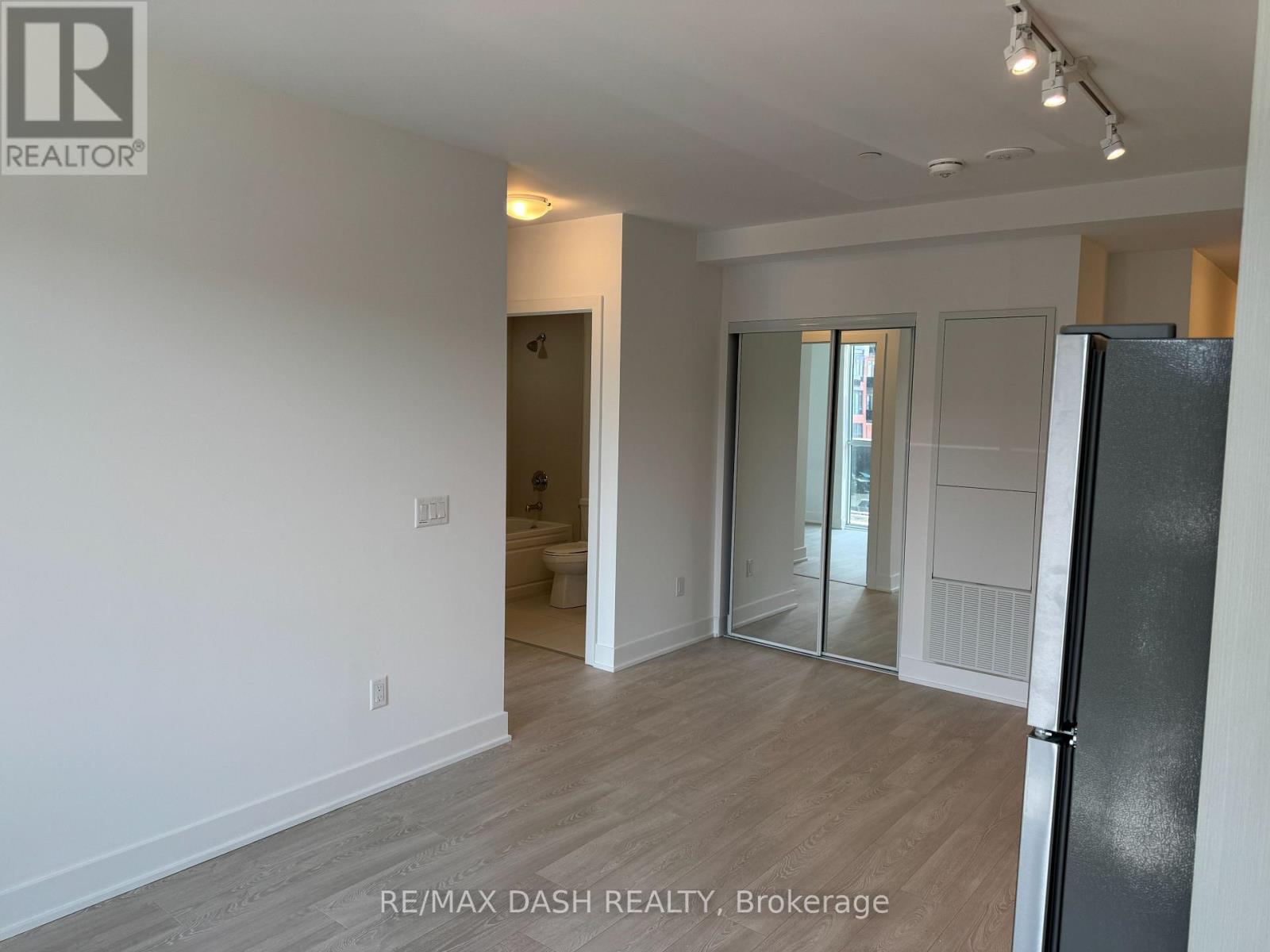 824 - 2545 Simcoe Street N Property Photo 9