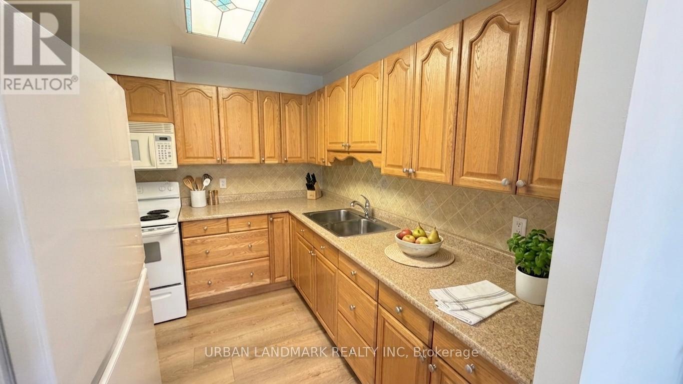 201 - 131 Taunton Road E Property Photo 4