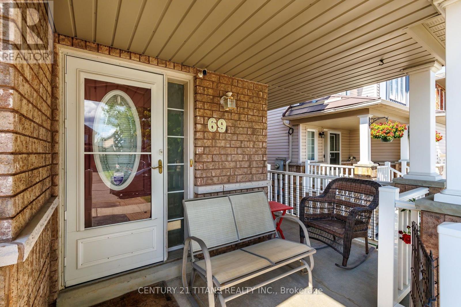 69 Rampart Crescent Property Photo 4