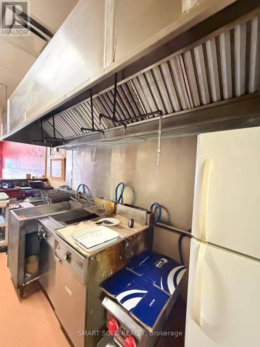 8 - 250 Bayly Street W Property Photo 3