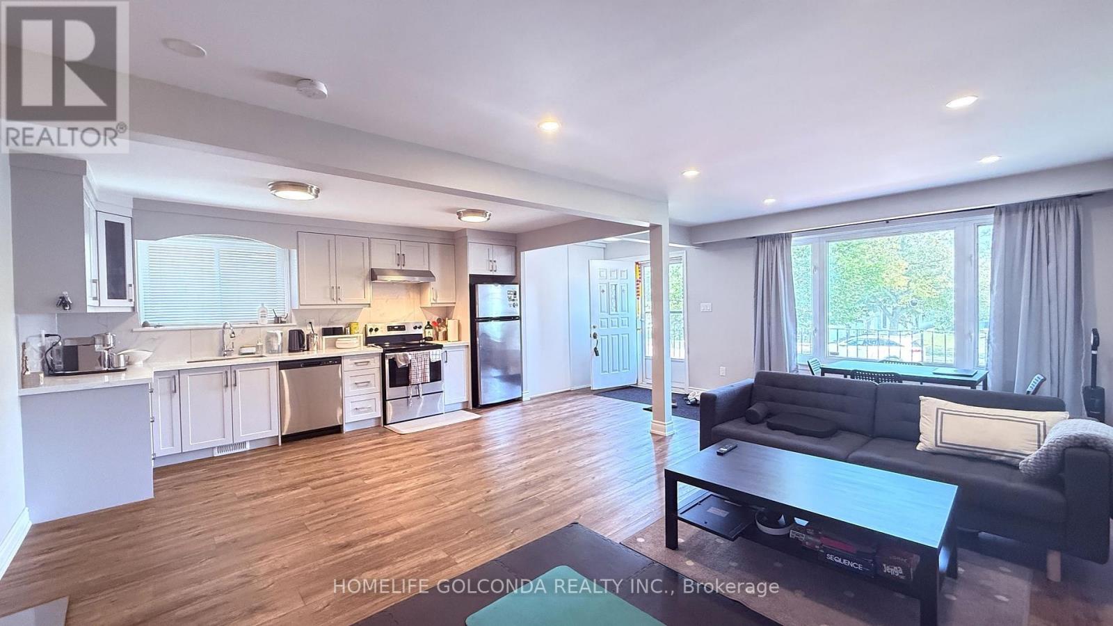 30 HEATHERSIDE MAIN FL DRIVE