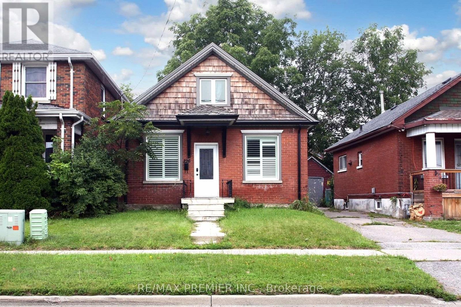 226 RITSON ROAD S Property Photo 1