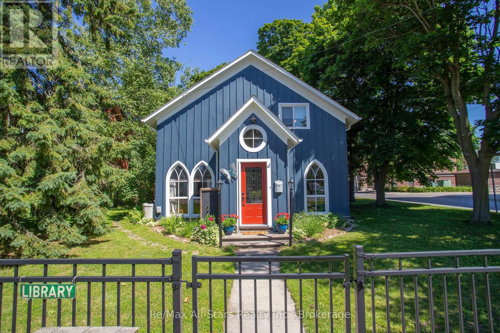 36 Emily Street E Property Photo 5