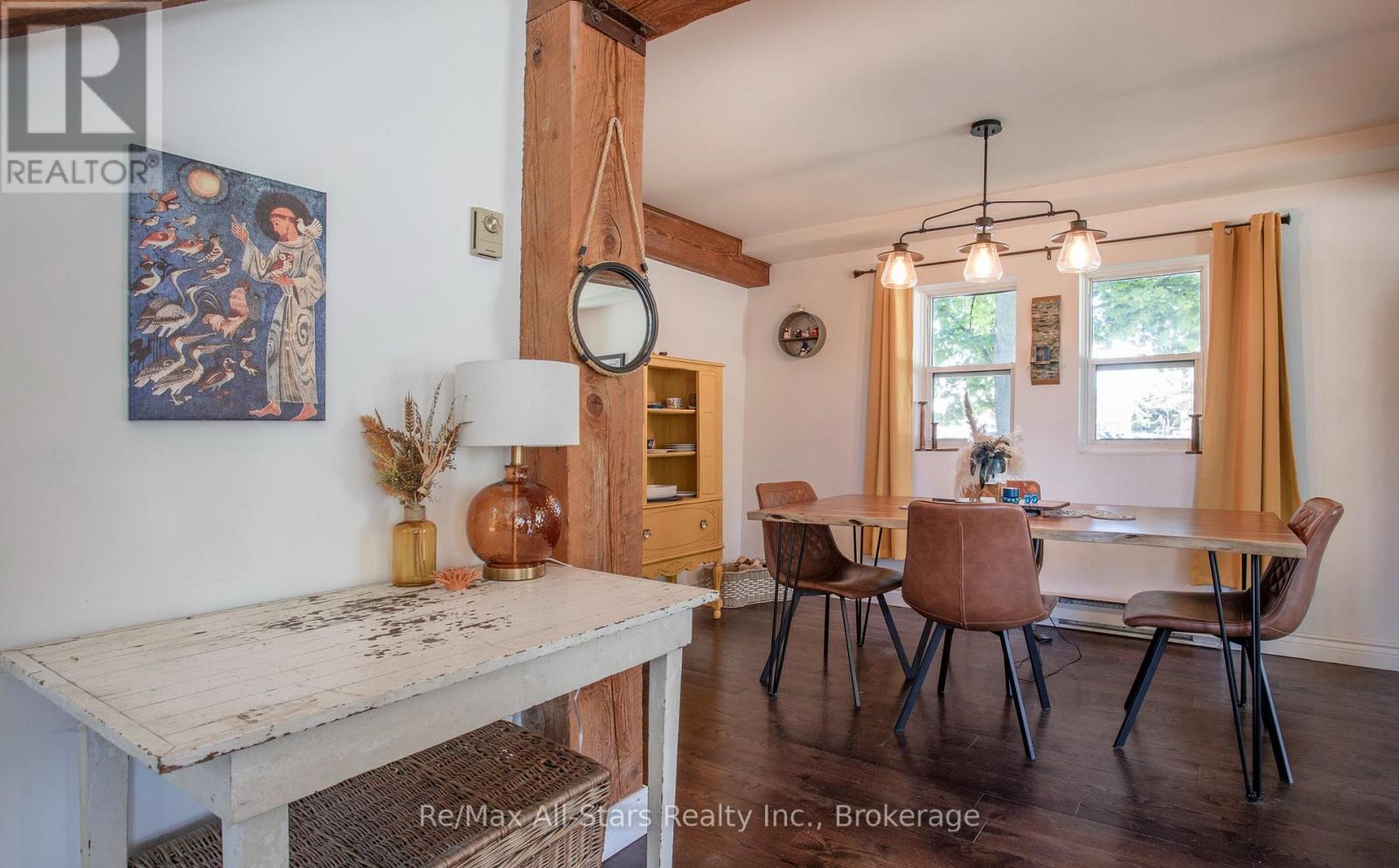 36 Emily Street E Property Photo 16