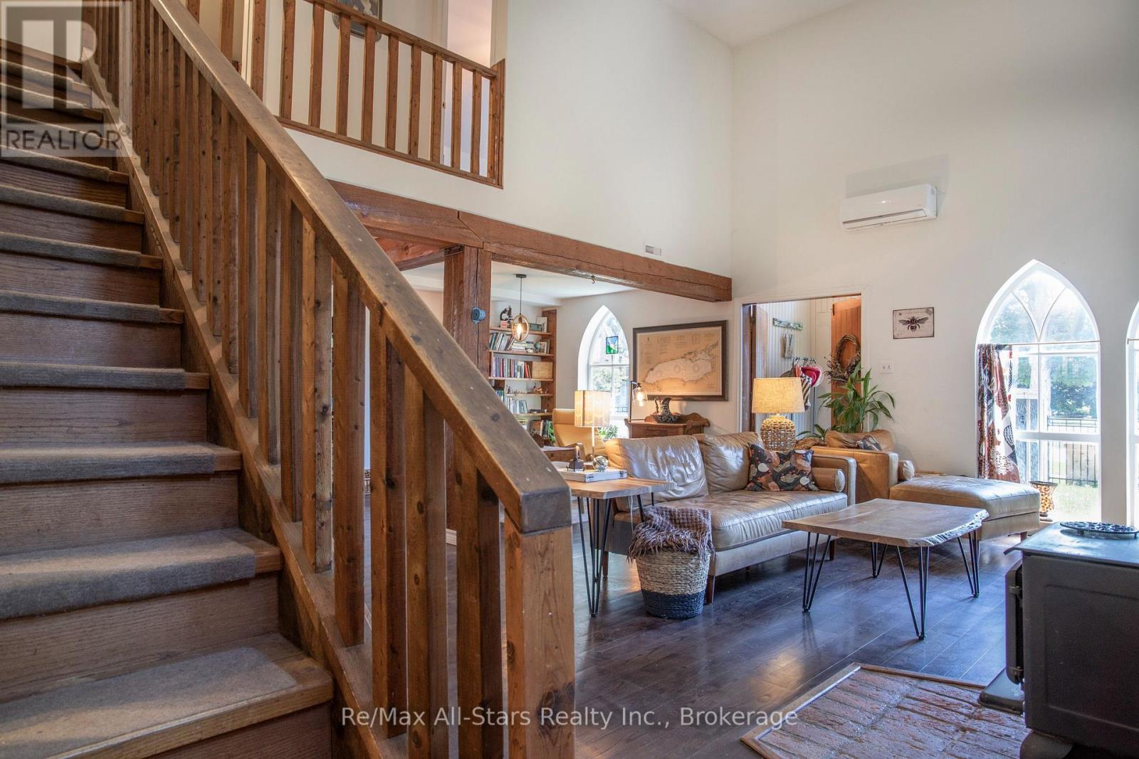 36 Emily Street E Property Photo 25