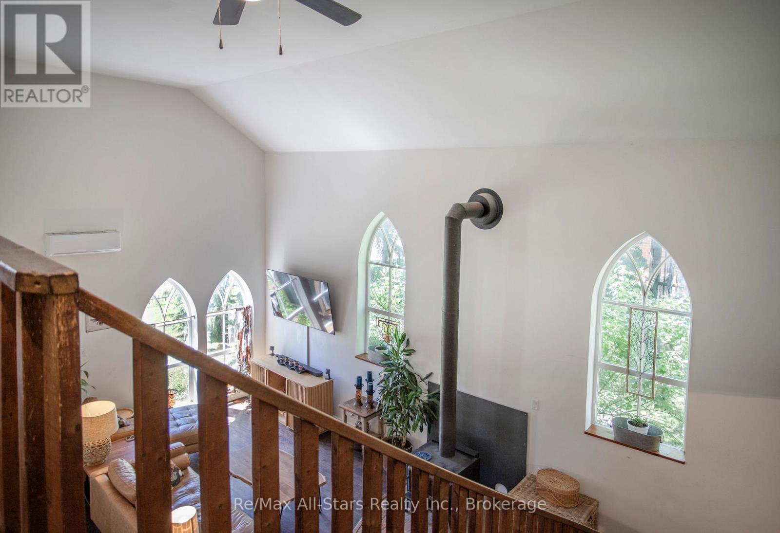 36 Emily Street E Property Photo 26