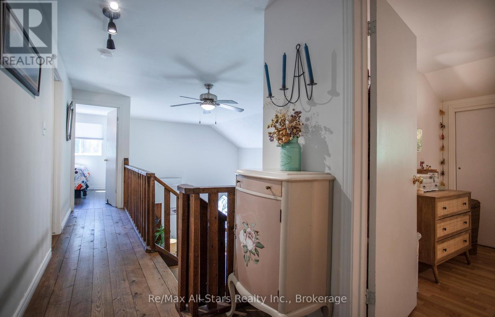 36 Emily Street E Property Photo 27