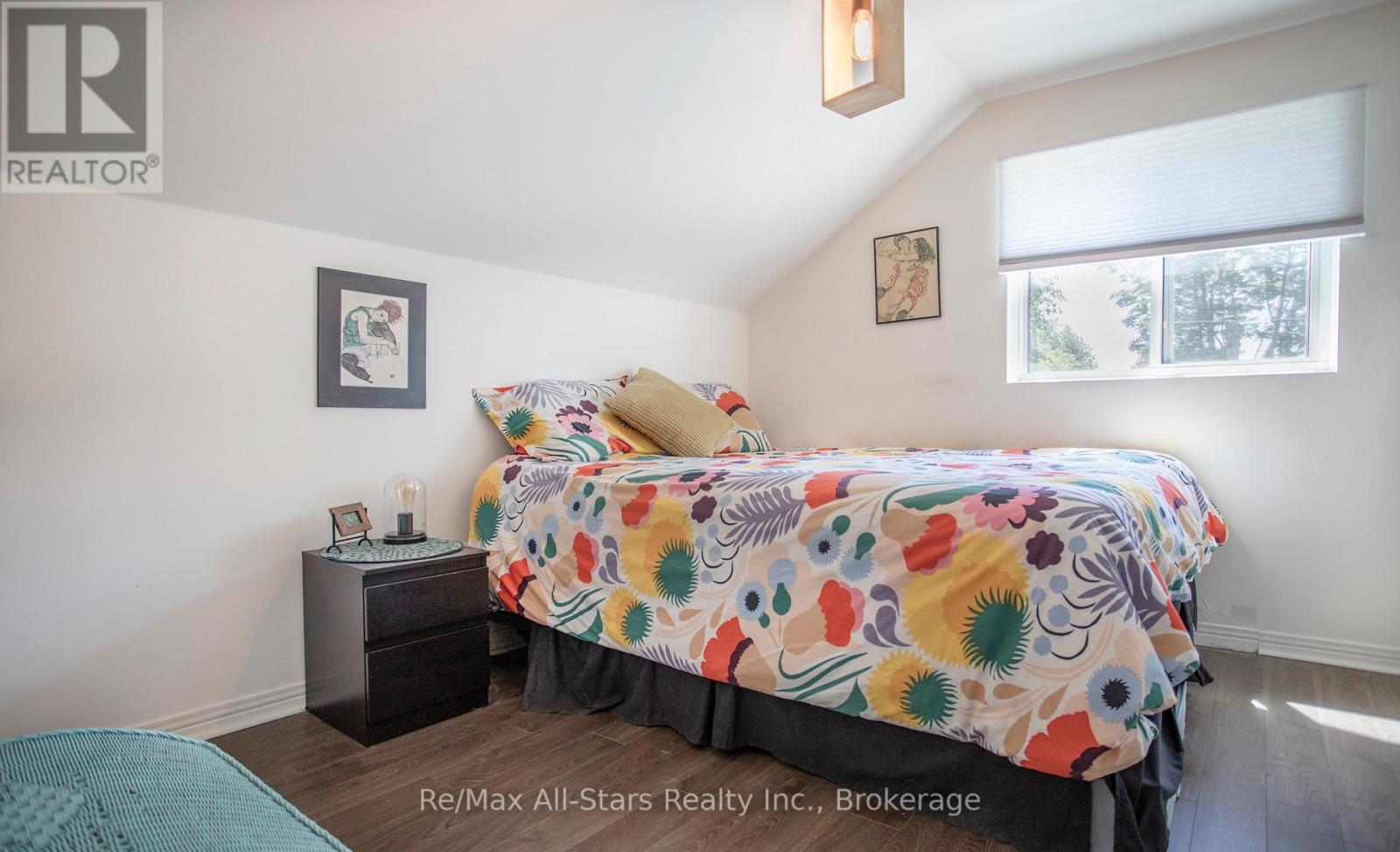 36 Emily Street E Property Photo 30