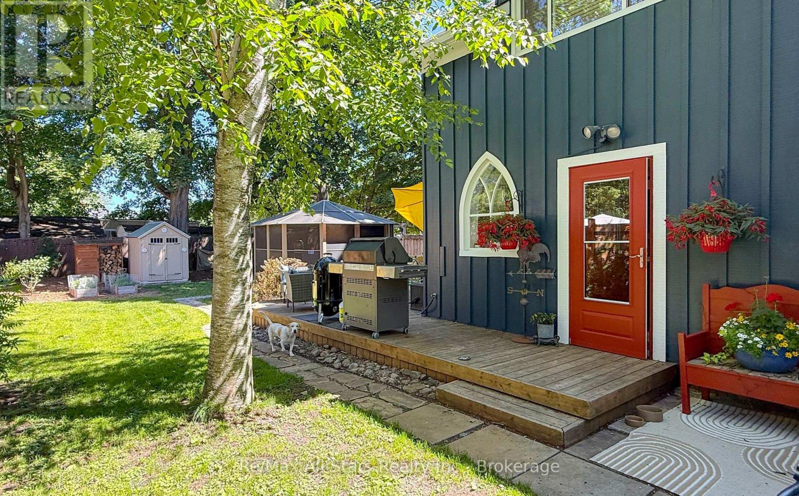 36 Emily Street E Property Photo 35