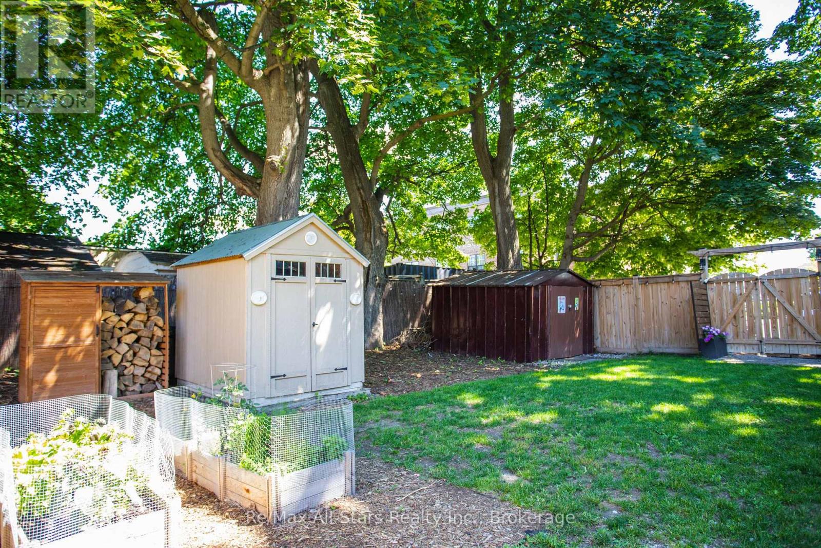 36 Emily Street E Property Photo 40