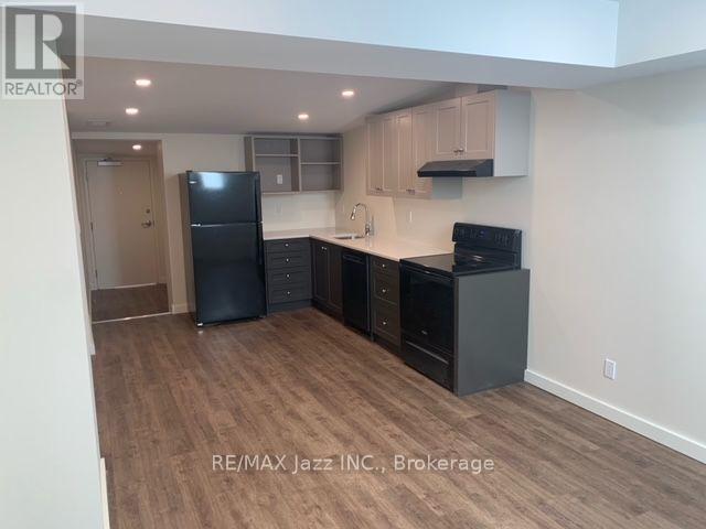 Upper - 16 Simcoe Street S Property Photo 1