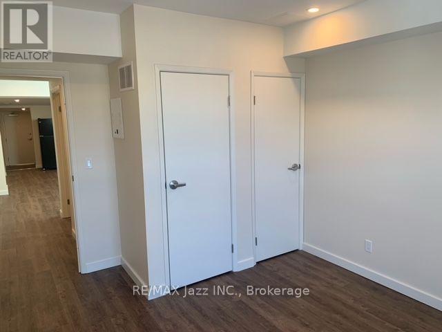 Upper - 16 Simcoe Street S Property Photo 4
