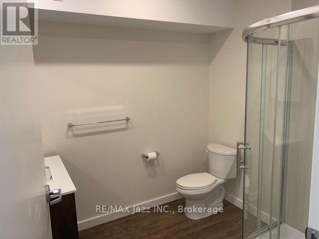 Upper - 16 Simcoe Street S Property Photo 5
