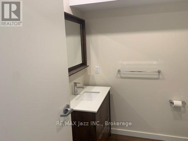 Upper - 16 Simcoe Street S Property Photo 6