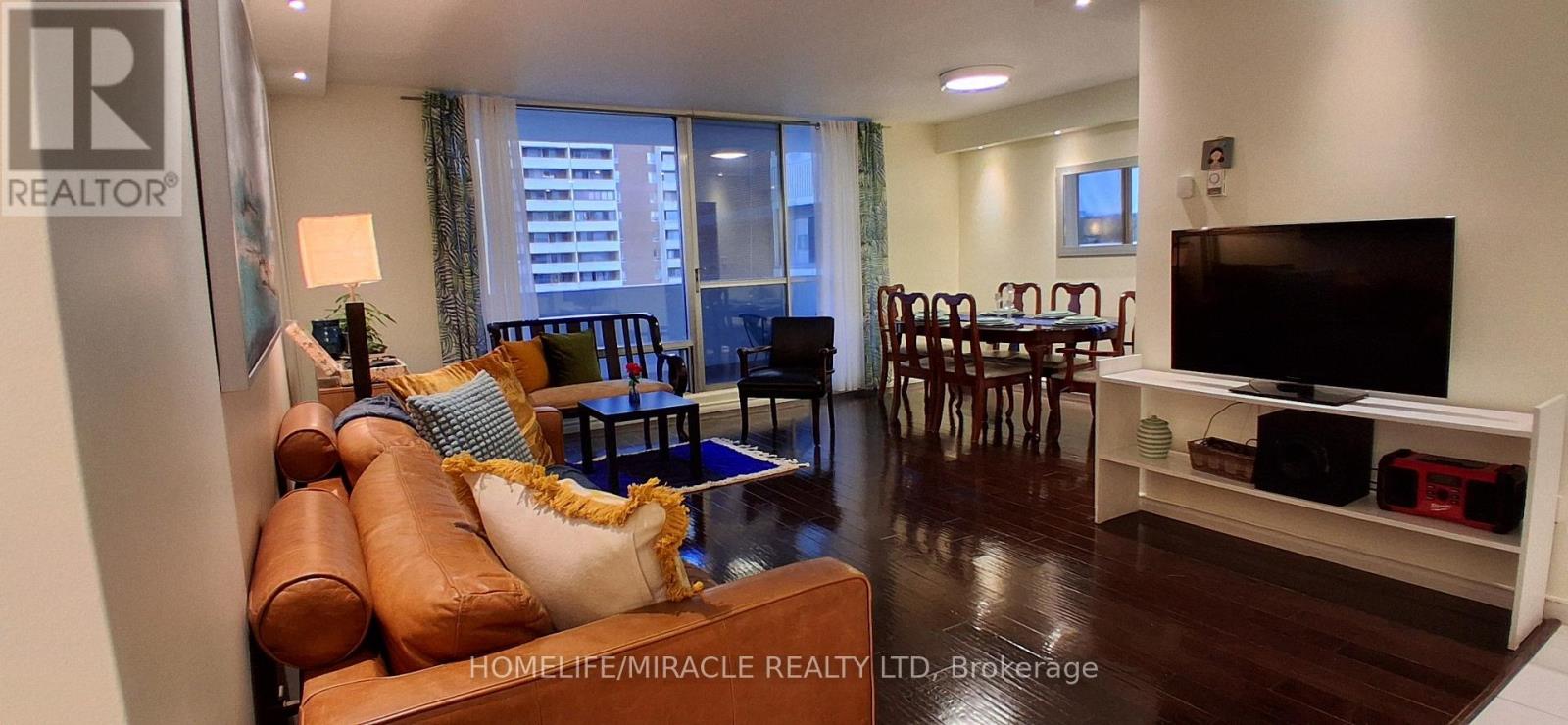 1618 - 1 Massey Square Property Photo 1