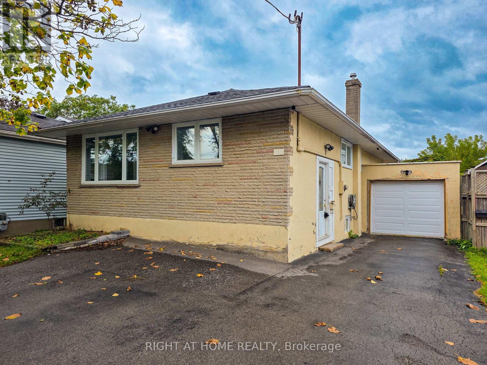 LOWER - 708 CARNEGIE AVENUE Property Photo 1