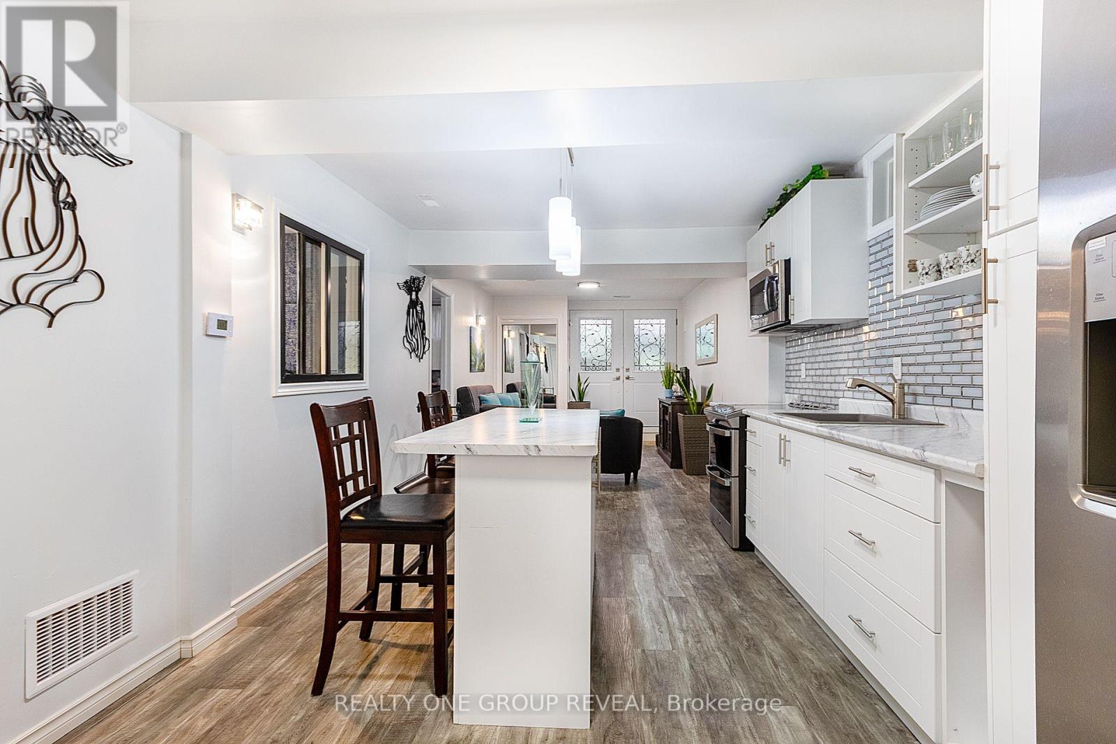 Lower - 524 Simcoe Street S Property Photo 3
