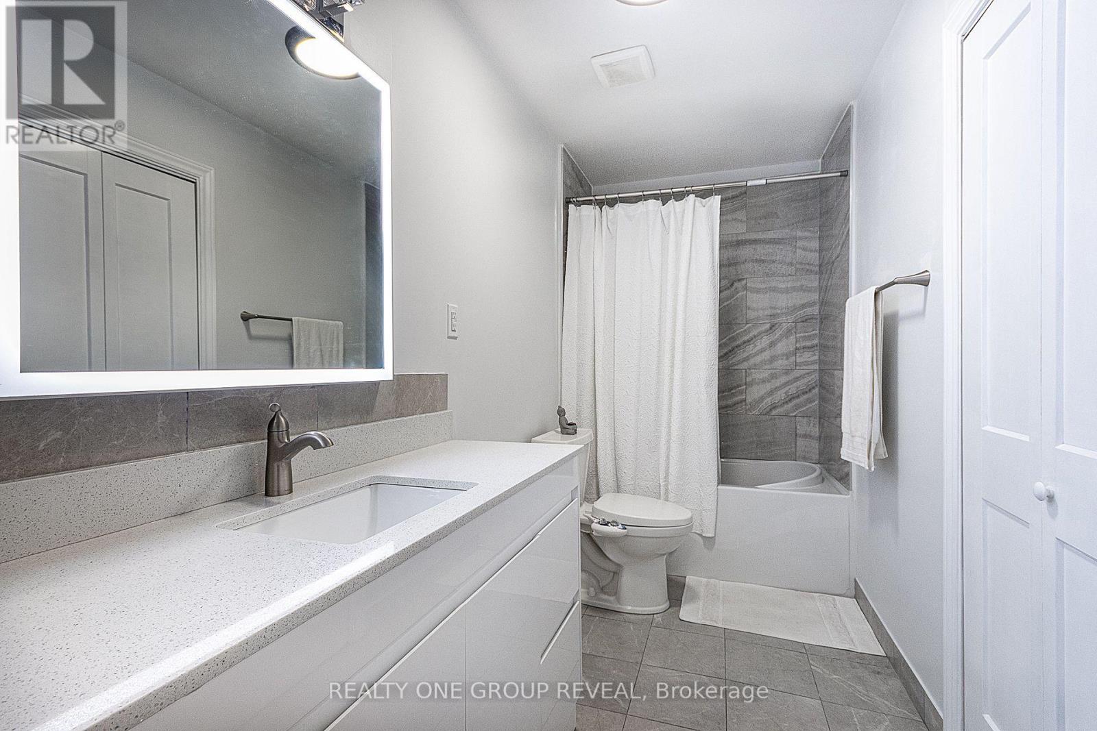 Lower - 524 Simcoe Street S Property Photo 5