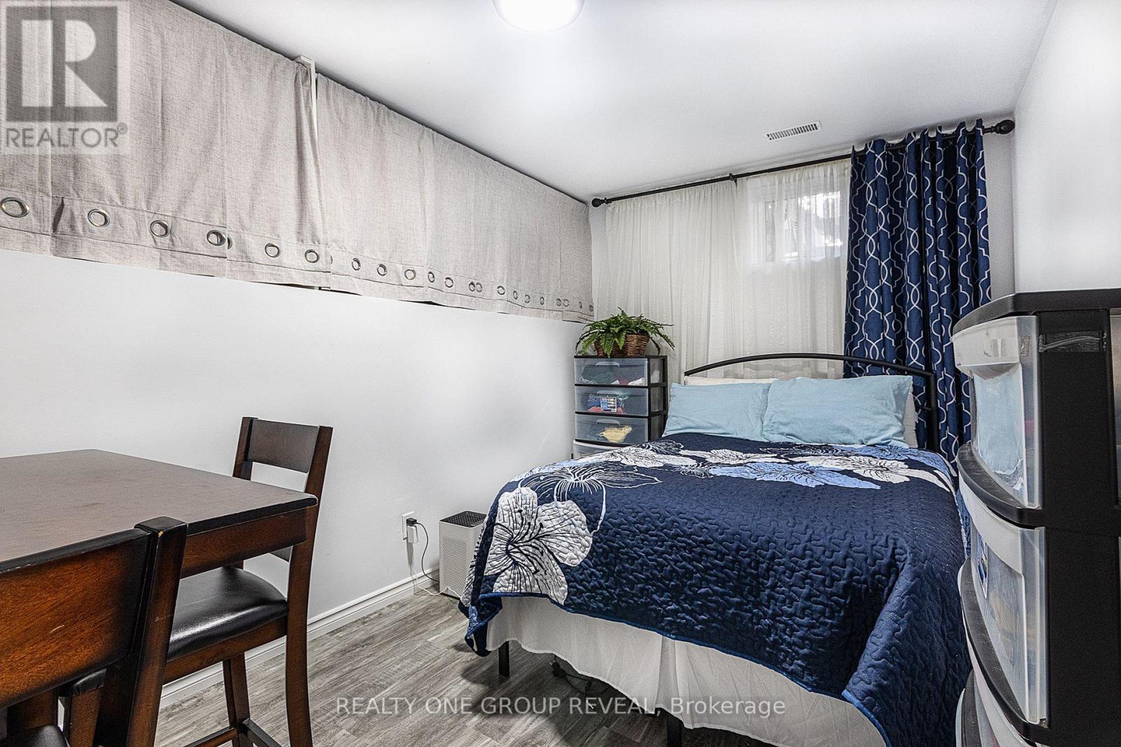 Lower - 524 Simcoe Street S Property Photo 9